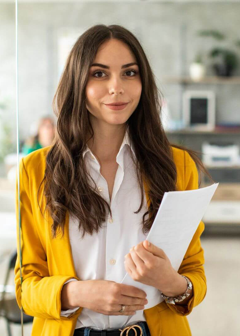 Woman in yellow Customer Support